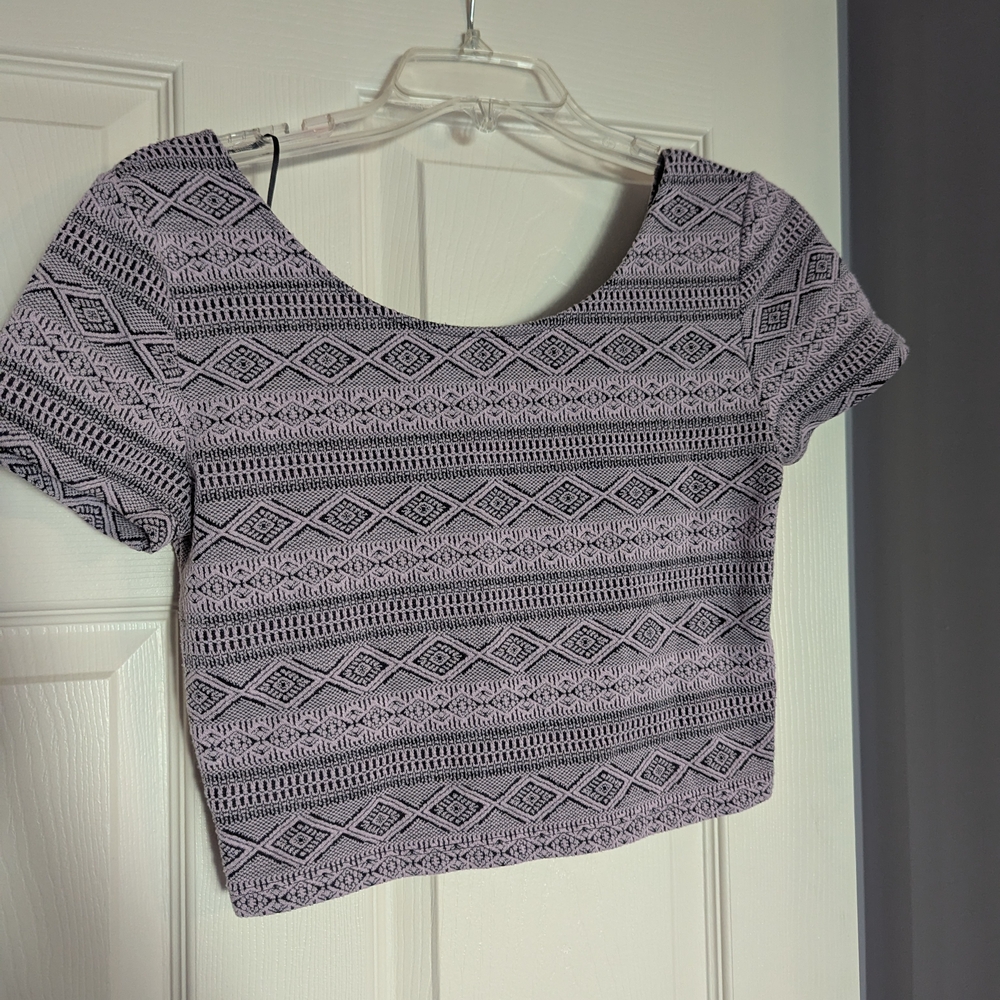 2016 Style Pink And Black Patterned Textured Crop Top